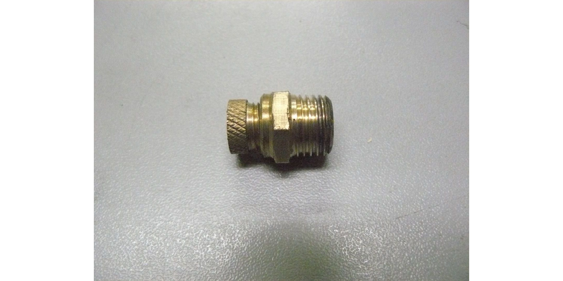 Пробка слива конденсата для Зубр ЗКЭМ-1600-24 <br>(Артикул: U571-160-054)