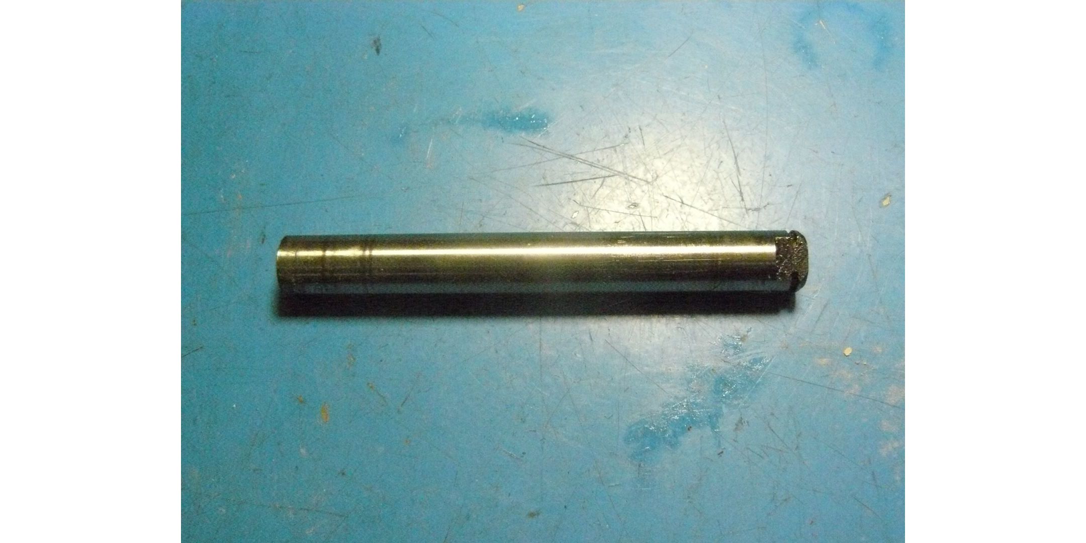 Ось ролика ведомого переднего для Зубр ЗЛШМ-950 <br>(Артикул: U558-950-008)